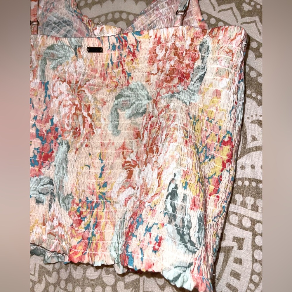 NWT "O'NEILL" LADIES ADJUSTABLE FLORAL SMOCKED TANK TOP, SIZE MEDIUM - Picture 5 of 5